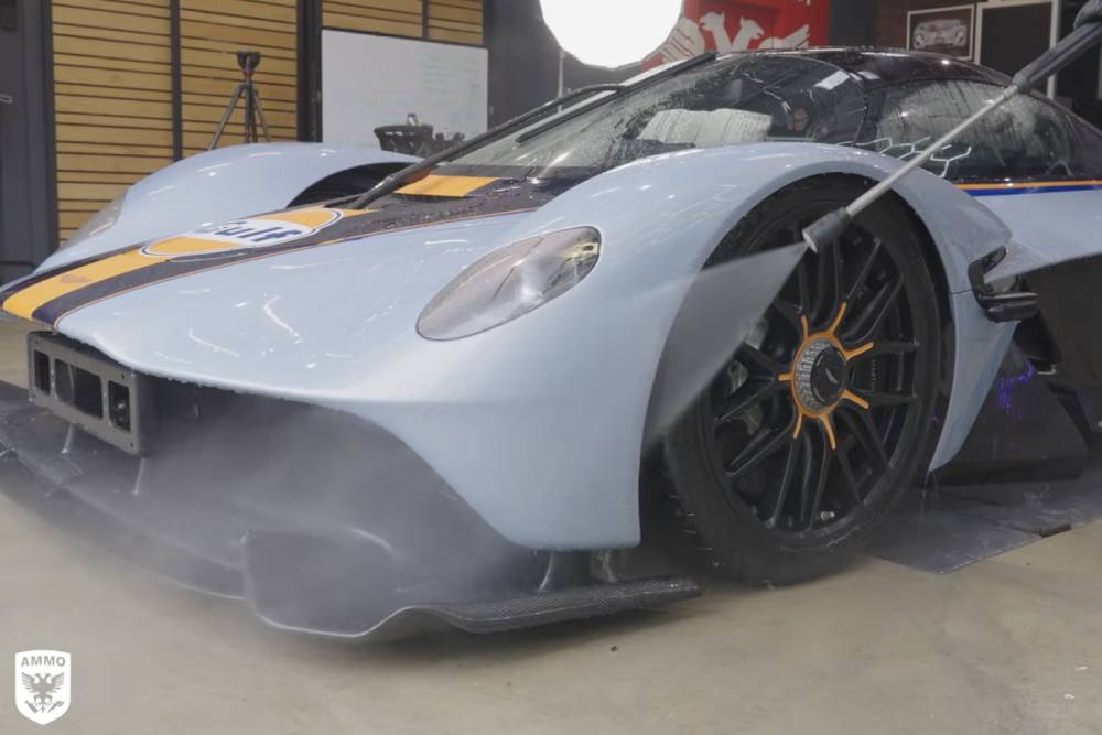 Ψυχοθεραπεία το πλύσιμο της Aston Martin Valkyrie