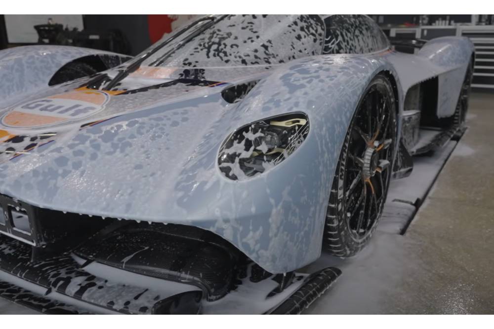 Ψυχοθεραπεία το πλύσιμο της Aston Martin Valkyrie