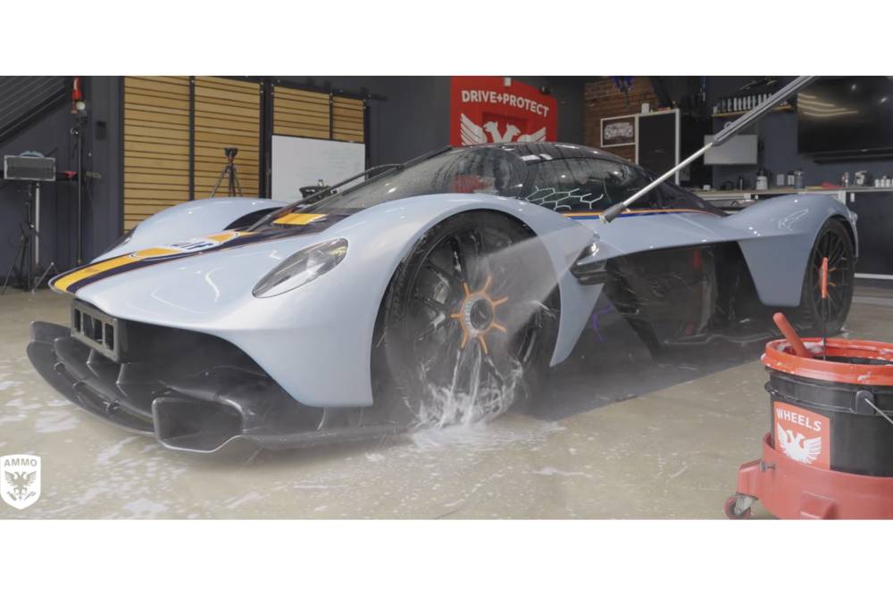 Ψυχοθεραπεία το πλύσιμο της Aston Martin Valkyrie