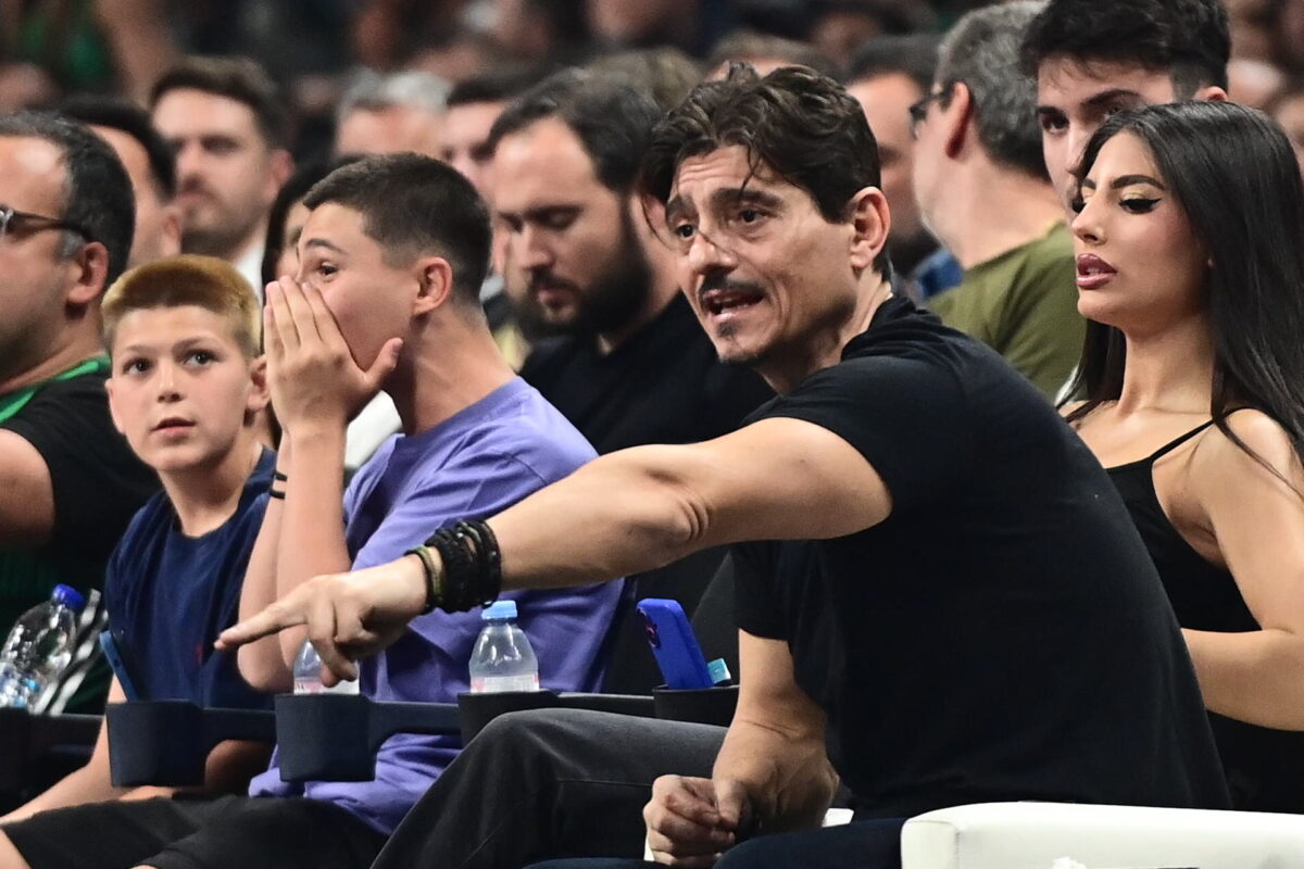 Ο Δημήτρης Γιαννακόπουλος πανηγύρισε φρενιτιωδώς την επική πρόκριση του Παναθηναϊκού επί της Εφές Αναντολού στο ΟΑΚΑ