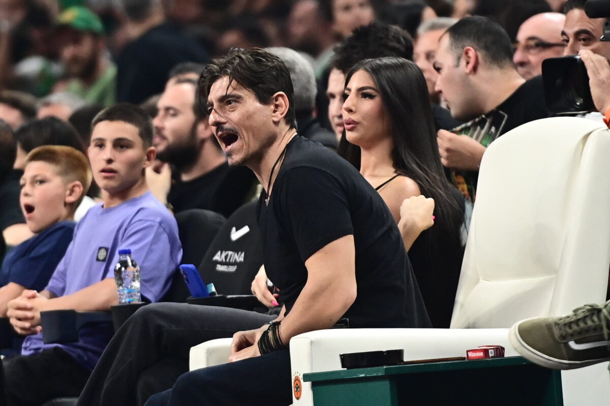 Ο Δημήτρης Γιαννακόπουλος πανηγύρισε φρενιτιωδώς την επική πρόκριση του Παναθηναϊκού επί της Εφές Αναντολού στο ΟΑΚΑ