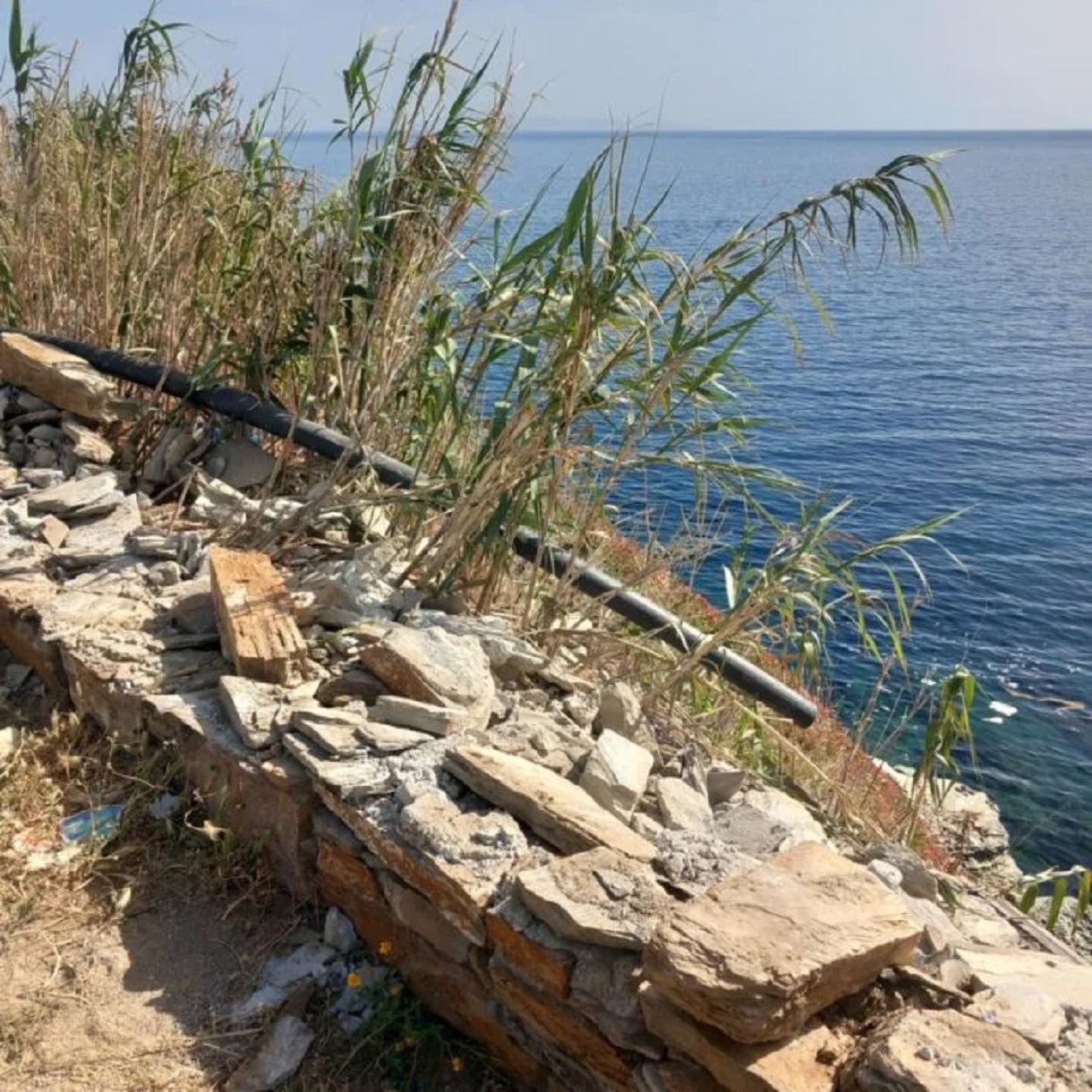 Τραγωδία στην Άνδρο: «Το όχημα είχε βυθιστεί μισό και η 67χρονη κραύγαζε "βοήθεια"», αποκαλύπτει αυτόπτης μάρτυρας 3 Τροχαίο δυστύχημα στην Άνδρο