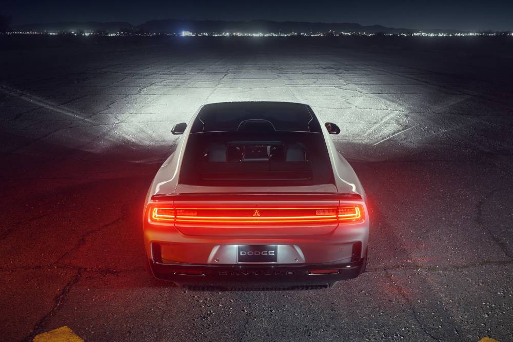 «Θηρίο» το νέο Dodge Charger δίπλα στο θρυλικό Challenger