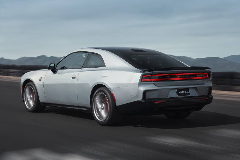 «Θηρίο» το νέο Dodge Charger δίπλα στο θρυλικό Challenger