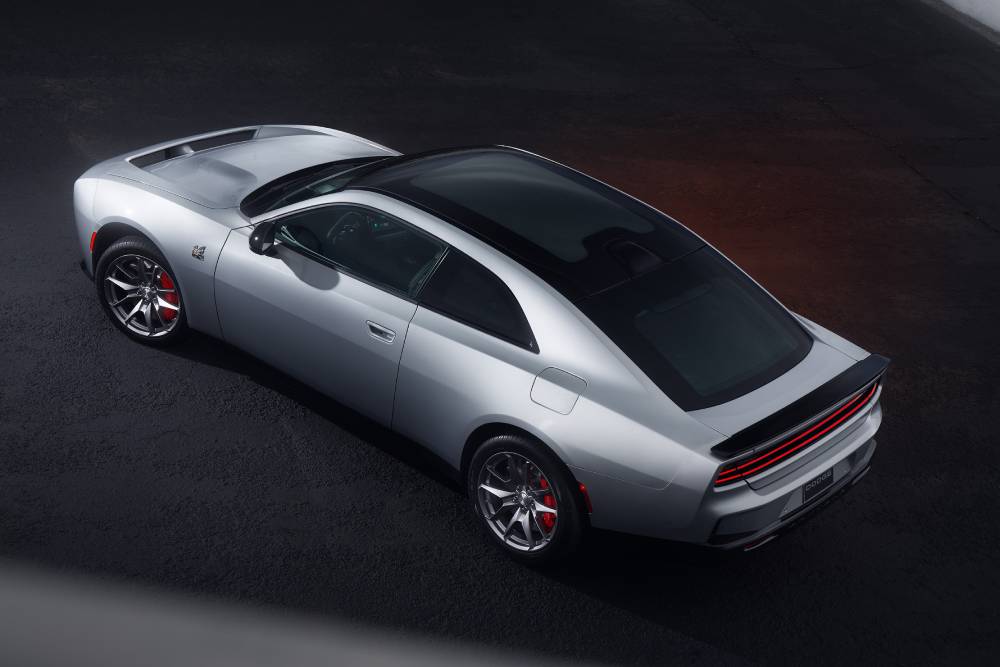 «Θηρίο» το νέο Dodge Charger δίπλα στο θρυλικό Challenger