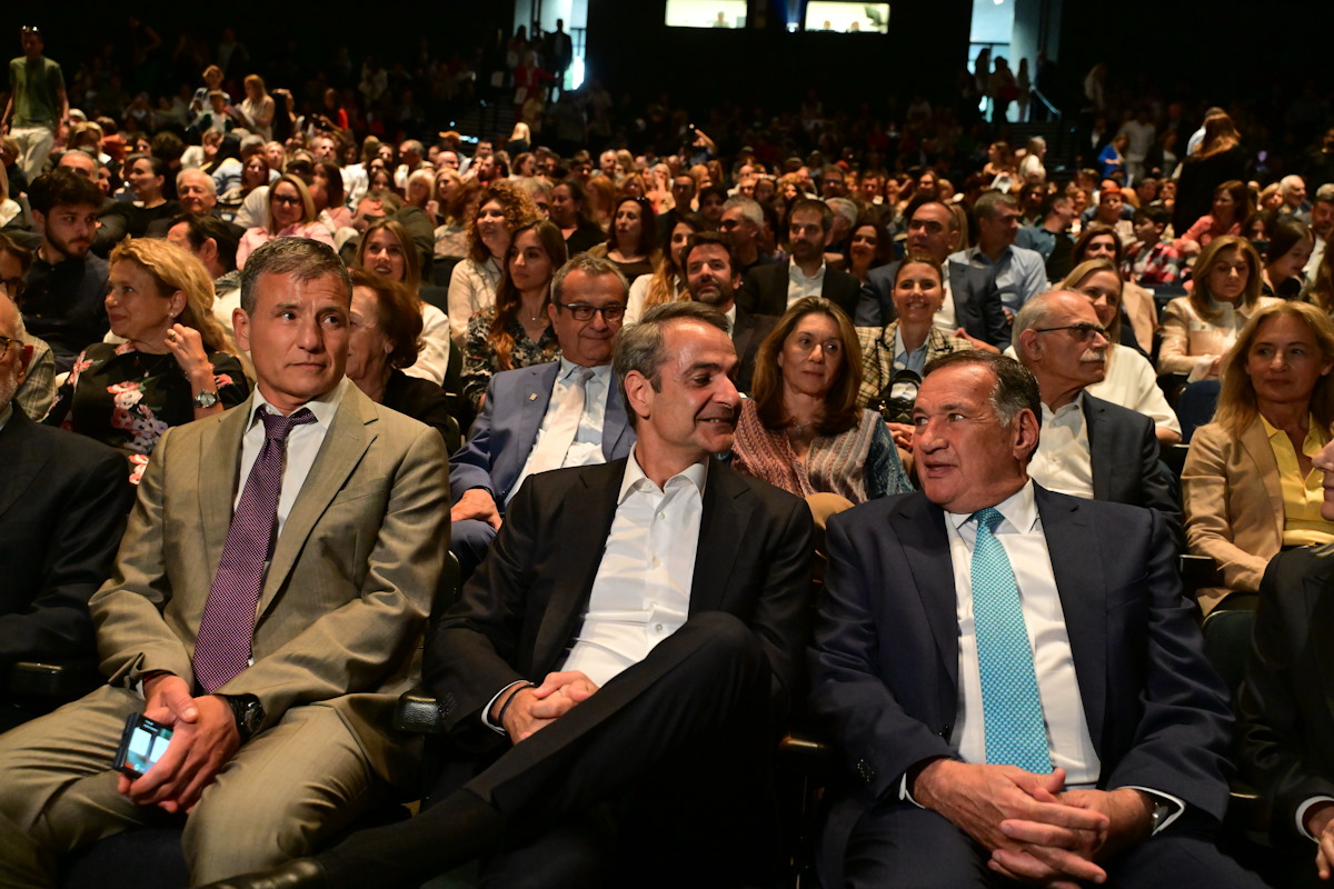 Εμμανουήλ Καραλής: Λαμπερά πρόσωπα στην παρουσίαση του βιβλίου «Όταν πετάς από ψηλά» – Παρόντες Μητσοτάκης και Ανδρουλάκης 7 Παρουσίαση του βιβλίου του Νίκου Μιχαλόπουλου με τίτλο "Εμμανουήλ Καραλής, Όταν κοιτάς από ψηλά", στο Κολλέγιο Αθηνών