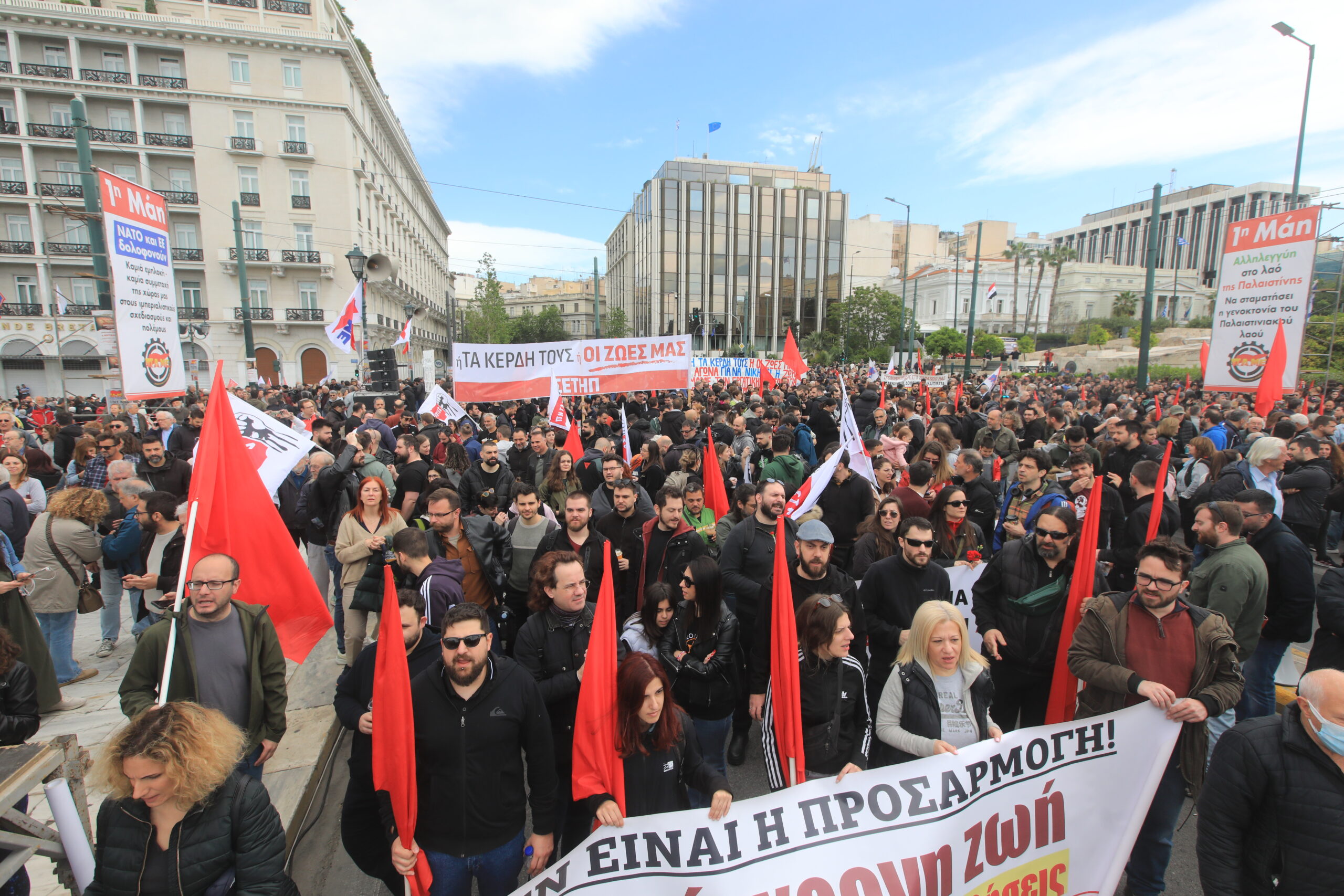 Εργατική Πρωτομαγιά: Μαζικές διαδηλώσεις παραλύουν το κέντρο της Αθήνας – Ποιοι δρόμοι είναι κλειστοί 6 Απεργιακή συγκέντρωση για την Πρωτομαγιά στο κέντρο της Αθήνας