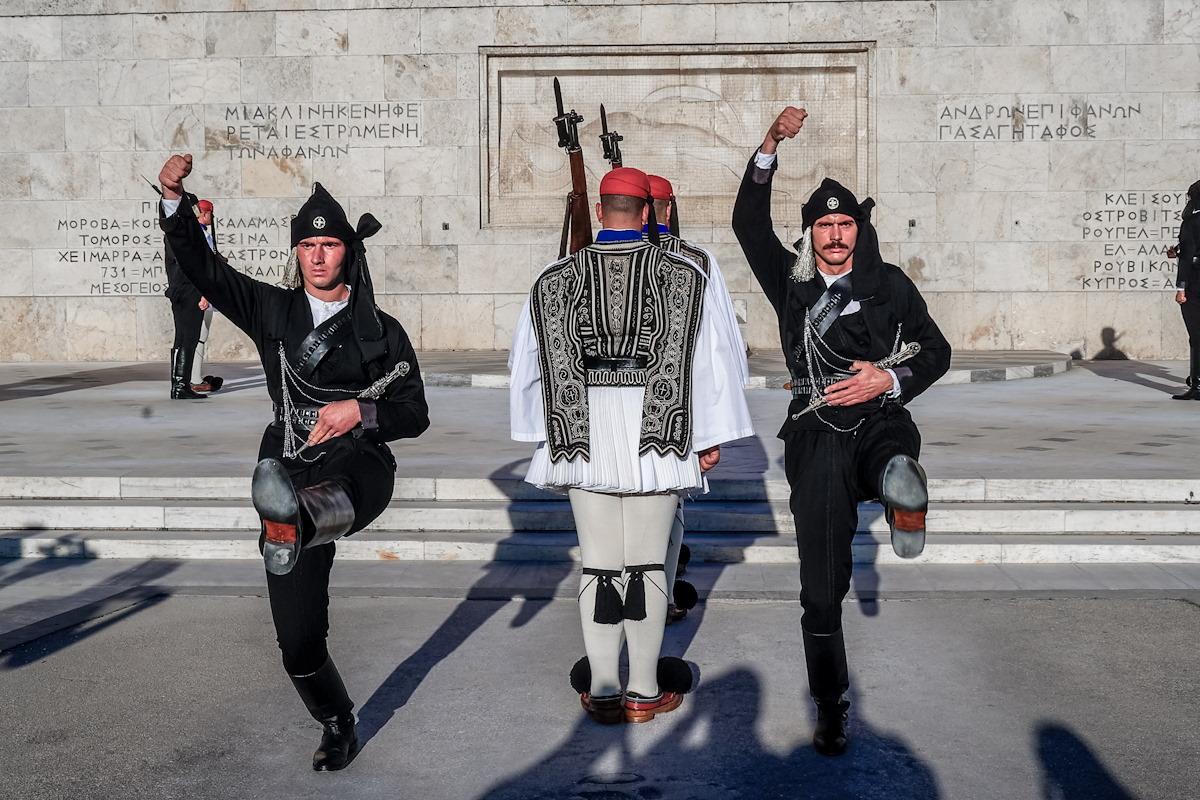 Γενοκτονία των Ποντίων: Εύζωνες τίμησαν με ποντιακές στολές – Συγκλονιστική προσέλευση στο Σύνταγμα για την Ημέρα Μνήμης 12 Κατάθεση στεφάνων στο Μνημείο του Αγνώστου Στρατιώτη από την Παμποντιακή Ομοσπονδίας Ελλάδος (ΠΟΕ) και αλλαγή της προεδρικής φρουράς με Πόντιους Εύζωνες για την Ημέρα Μνήμης της Γενοκτονίας των Ελλήνων του Πόντου