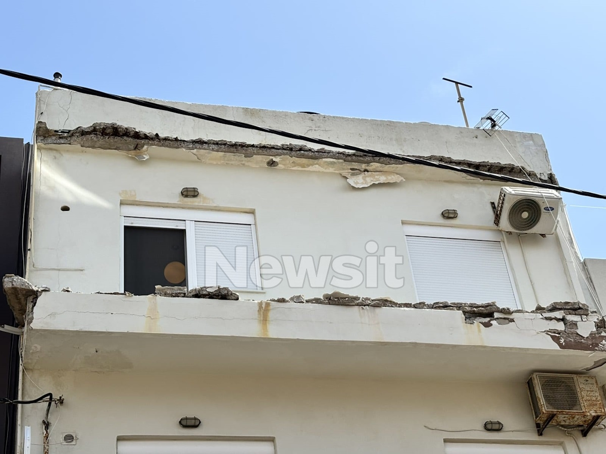 Ηράκλειο: Μπαλκόνι κατέρρευσε πάνω σε πάγκο λαϊκής στα Καμίνια 8 Πτώση μπαλκονιού σε πάγκο λαϊκής αγοράς