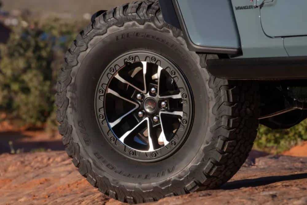 Ανίκητο τέρας της φύσης το Jeep Wrangler V8