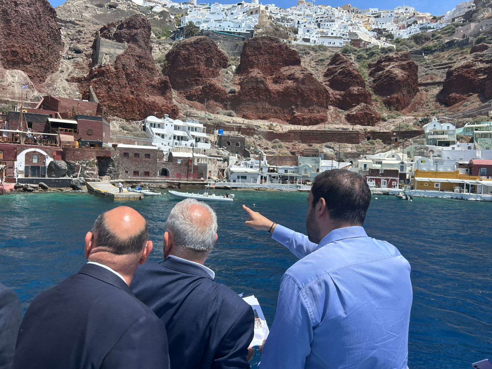 Αυτοψία Κεφαλογιάννη στη Σαντορίνη: «Προχωράμε με βάση τα επιστημονικά δεδομένα, με στόχο την ασφάλεια πολιτών και επισκεπτών»