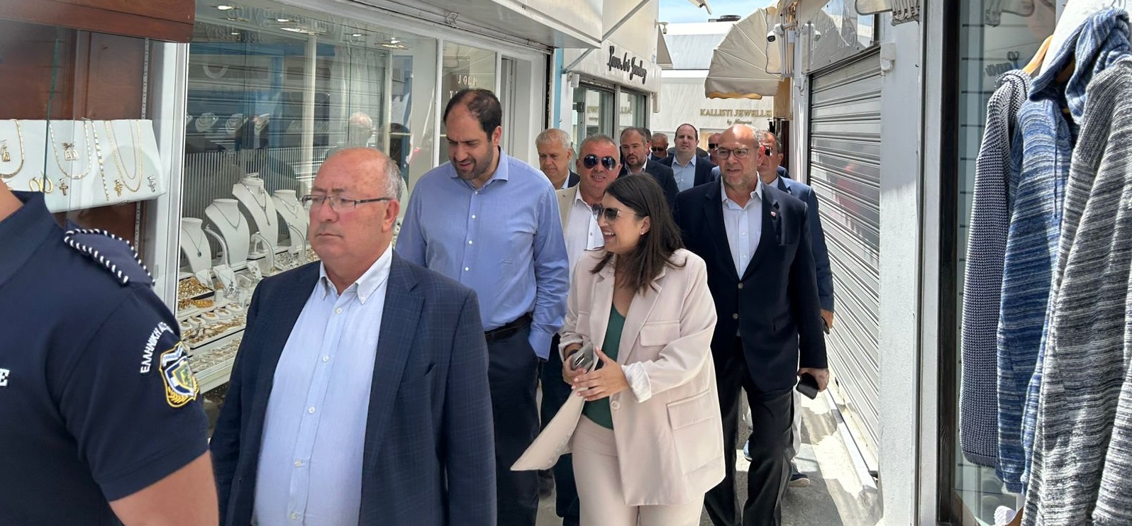 Αυτοψία Κεφαλογιάννη στη Σαντορίνη: «Προχωράμε με βάση τα επιστημονικά δεδομένα, με στόχο την ασφάλεια πολιτών και επισκεπτών»