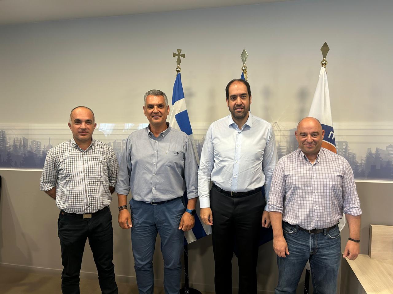 Συνάντηση Κεφαλογιάννη με εκπροσώπους της Πανελλήνιας Ένωσης Εθελοντών Πυροσβεστικού Σώματος