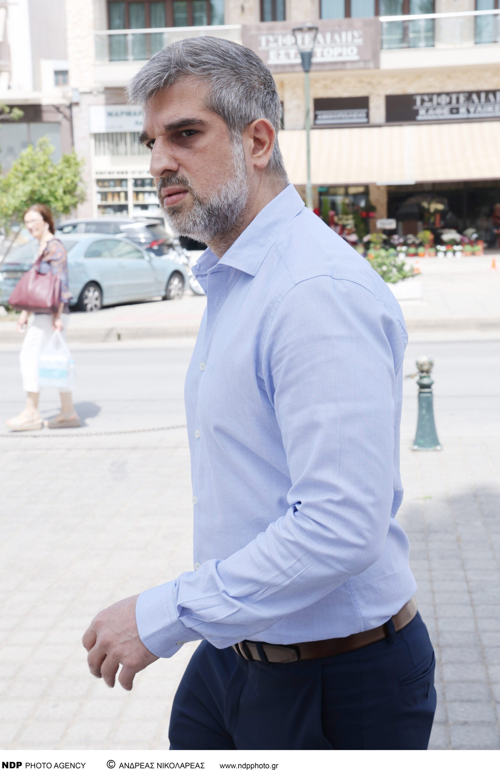 Αχιλλέας Θεοφίλου: Η Χάρις Αλεξίου συγκλονισμένη στο τελευταίο αντίο του πρώην συζύγου της 11 Ο Μάνος Θεοφίλου