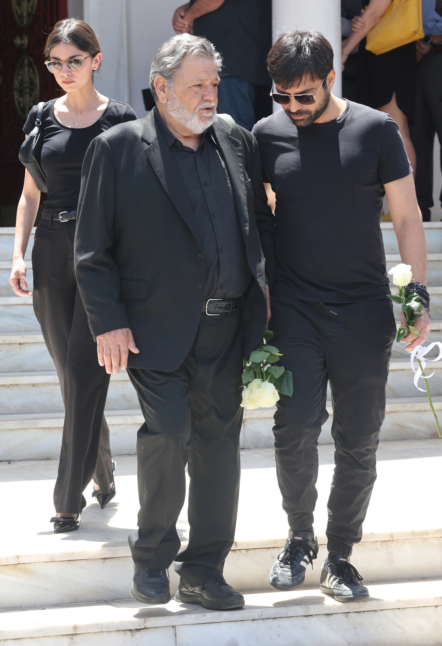 Κηδεία Νίκου Γαλανού: Η συγκινητική στιγμή που το καστ της «Γης της ελιάς» αποχαιρέτησε τον αγαπημένο τους συνάδελφο 28 Γιώργος Παρτσαλάκης, Αντρέας Γεωργίου