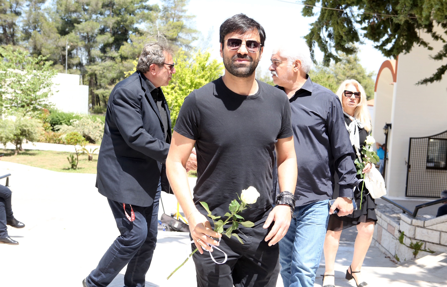 Κηδεία Νίκου Γαλανού: Η συγκινητική στιγμή που το καστ της «Γης της ελιάς» αποχαιρέτησε τον αγαπημένο τους συνάδελφο 15 Αντρέας Γεωργίου