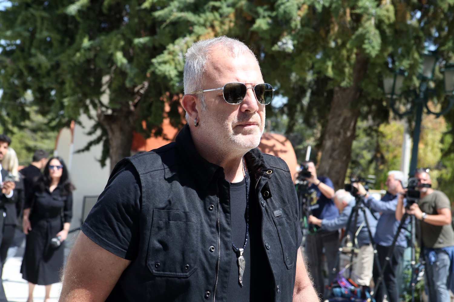Κηδεία Νίκου Γαλανού: Η συγκινητική στιγμή που το καστ της «Γης της ελιάς» αποχαιρέτησε τον αγαπημένο τους συνάδελφο 18 Πασχάλης Τσαρούχας