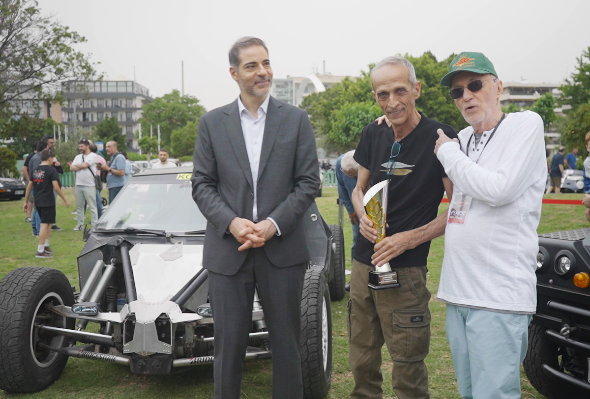 Alimos Classic Car Sunday: Με λιακάδα και νεροποντή λάμπουν τα κλασικά αυτοκίνητα