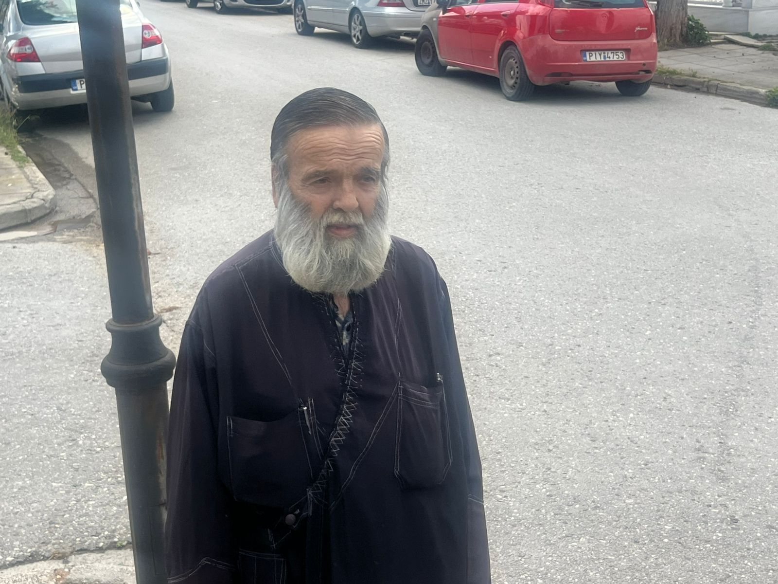 Λάρισα: Συγκλονιστικό αντίο στην 52χρονη που δολοφονήθηκε από τον γιο της – «Θέλω να τον ρωτήσω γιατί το έκανε» σπαράζει ο παππούς του 2 Ο ιερέας πατέρας της 52χρονης που δολοφονήθηκε από τον γιο της στη Λάρισα