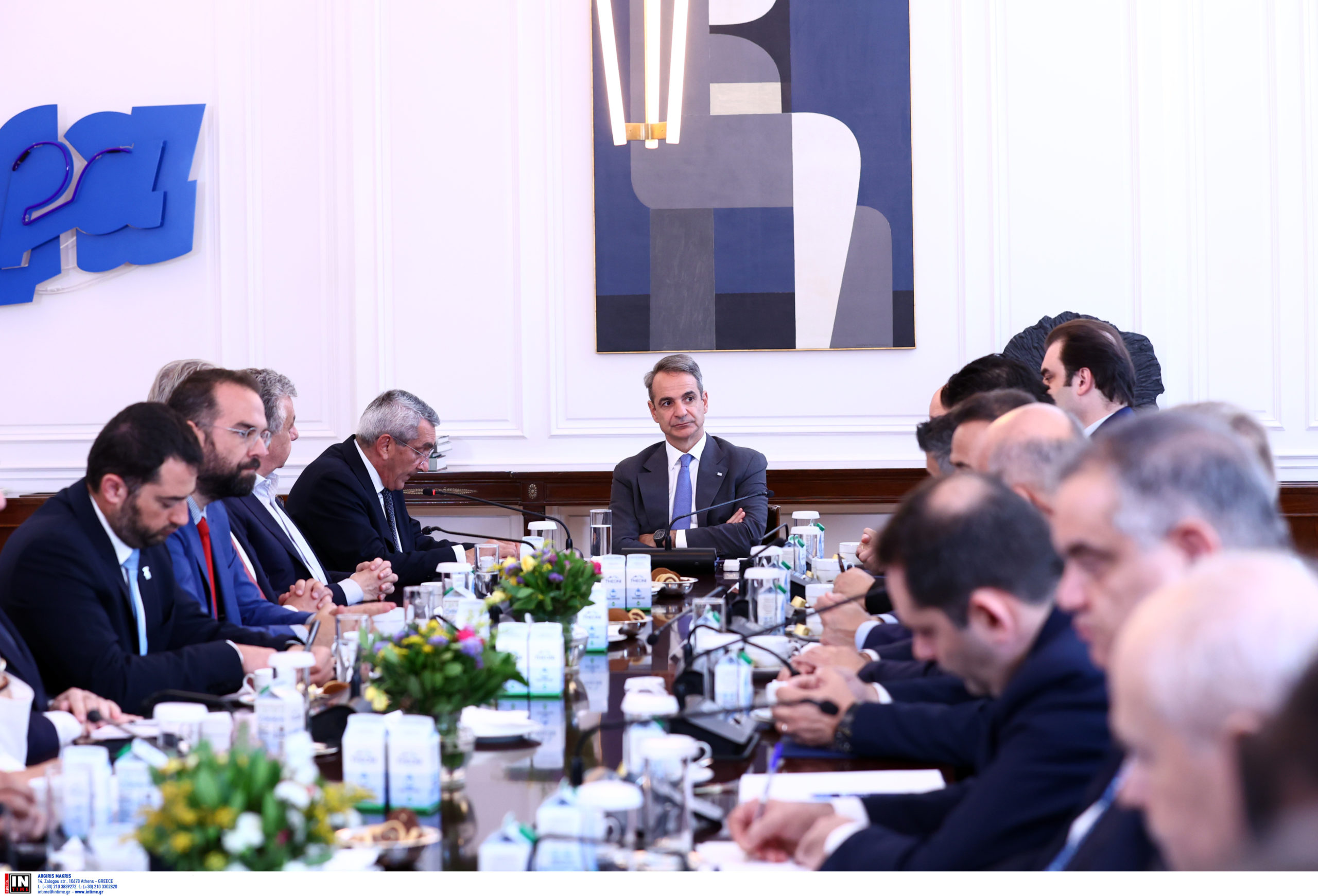 Μητσοτάκης: «Όραμά μας, ο πολίτης να ευημερεί, σε κάθε γωνιά» – Η σύσκεψη με τους 13 περιφερειάρχες