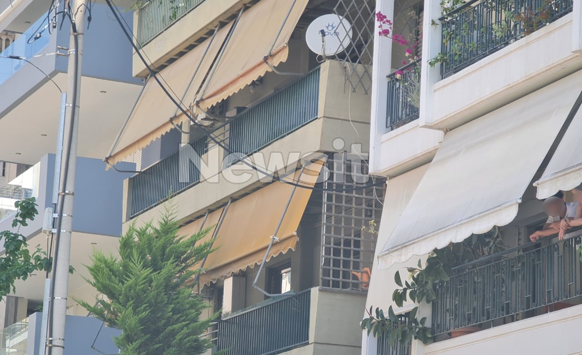 Δολοφονία στη Νέα Σμύρνη: «Ο πατέρας είχε ικετεύσει να φυλακιστεί ο 45χρονος γιος του μήπως σωθεί από τα ναρκωτικά» 2 Το διαμέρισμα της οικογένειας στη Νέα Σμύρνη