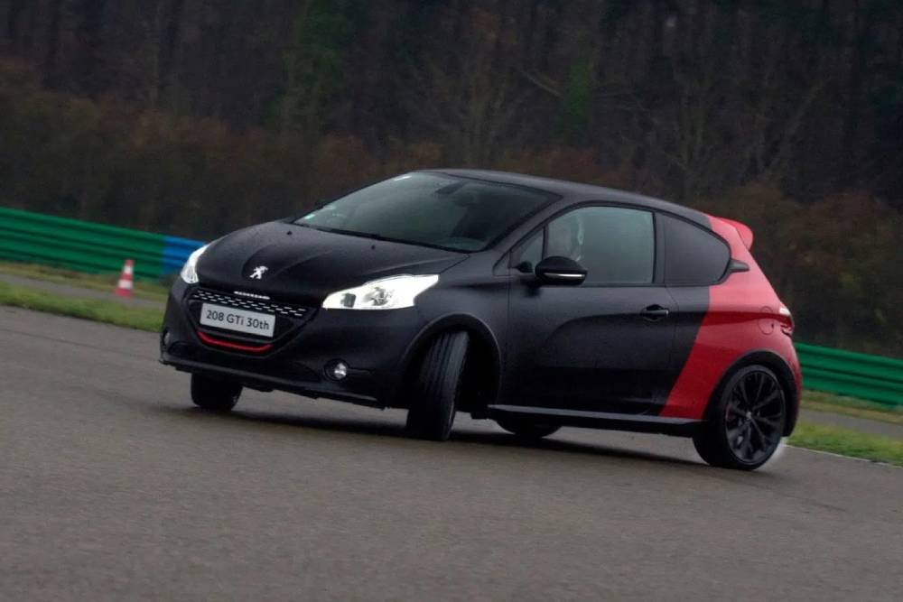 Επιβεβαιώθηκε: Η Peugeot αναβιώνει τους θρυλικούς GTi!