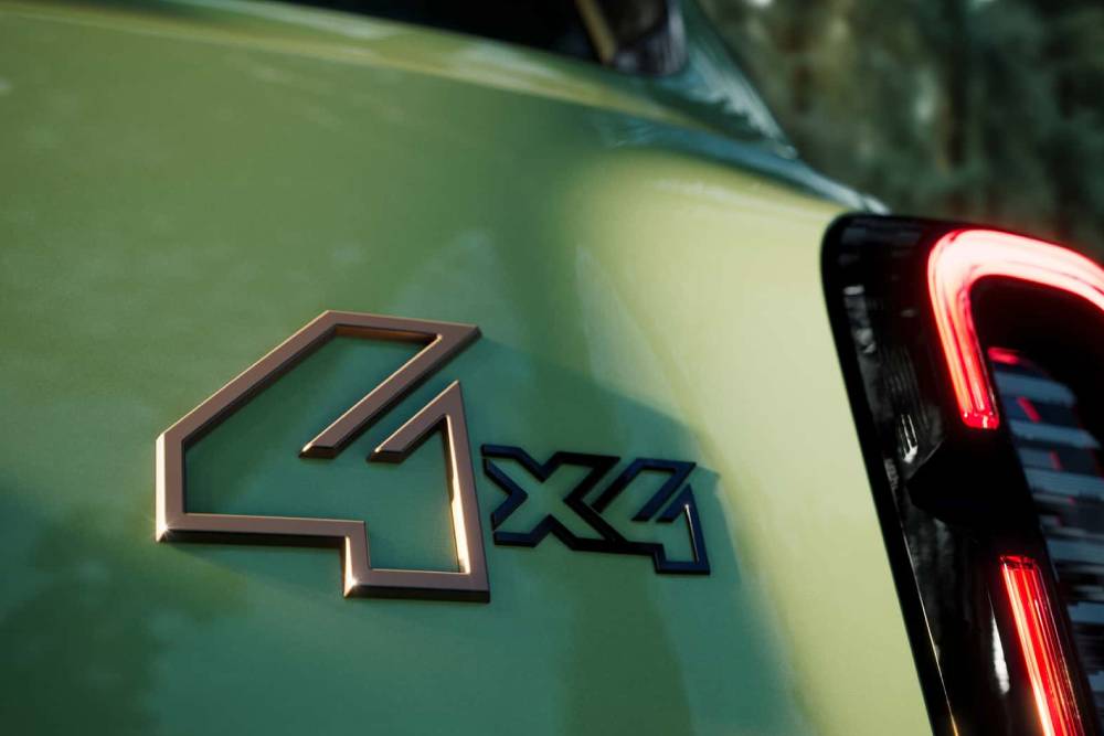 Νέο Renault 4 Savane 4×4 κατακτά την άγρια περιπέτεια