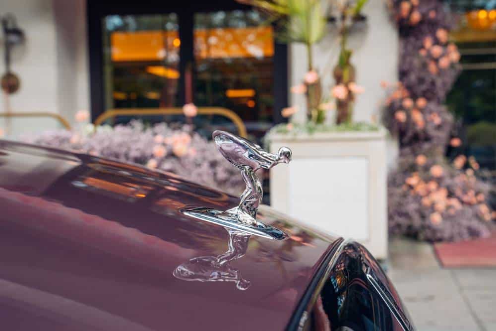 Εντυπωσιάζει η Rolls-Royce Spectre Velvet Orchid