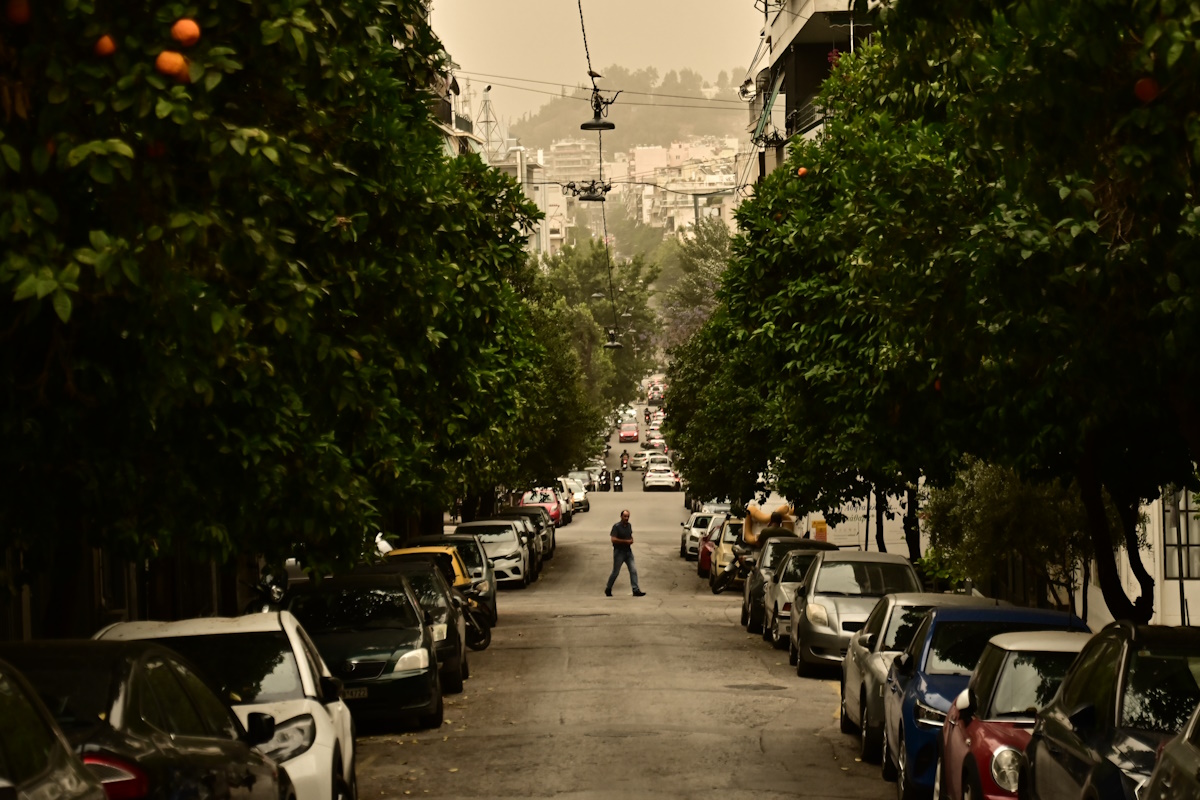 Καιρός: Η αφρικανική σκόνη "πνίγει" την Αθήνα – Μυστηριώδες τοπίο η Ακρόπολη, ο Λυκαβηττός και η παραλιακή 9 Αφρικανική σκόνη πάνω από την Αθήνα