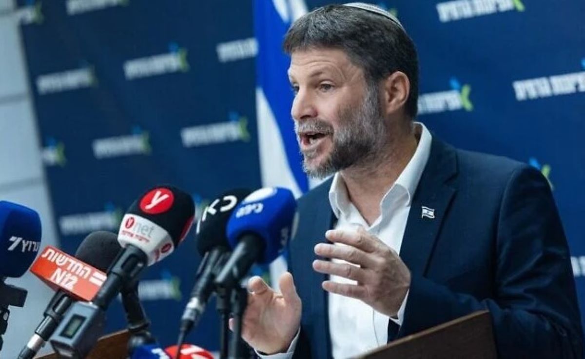 Ισραήλ: Επεκτείνει τους εποικισμούς στην Δυτική Όχθη αψηφώντας την παγκόσμια κατακραυγή για την τραγωδία στην Γάζα 2 Μπεζαλέλ Σμότριτς