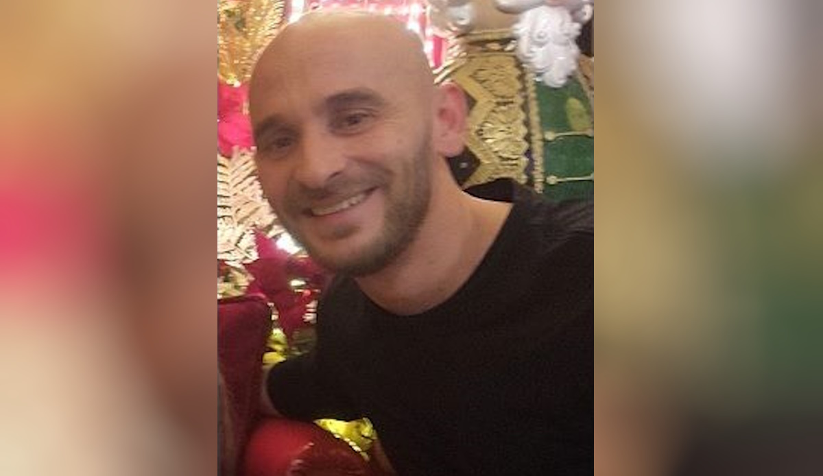 Συγκλονιστικές σκηνές στην κηδεία του 43χρονου που βρέθηκε απαγχονισμένος στο Κερατσίνι – Κατέρρευσαν η γυναίκα και ο αδερφός του 4 Ο Σπύρος Σέββος
