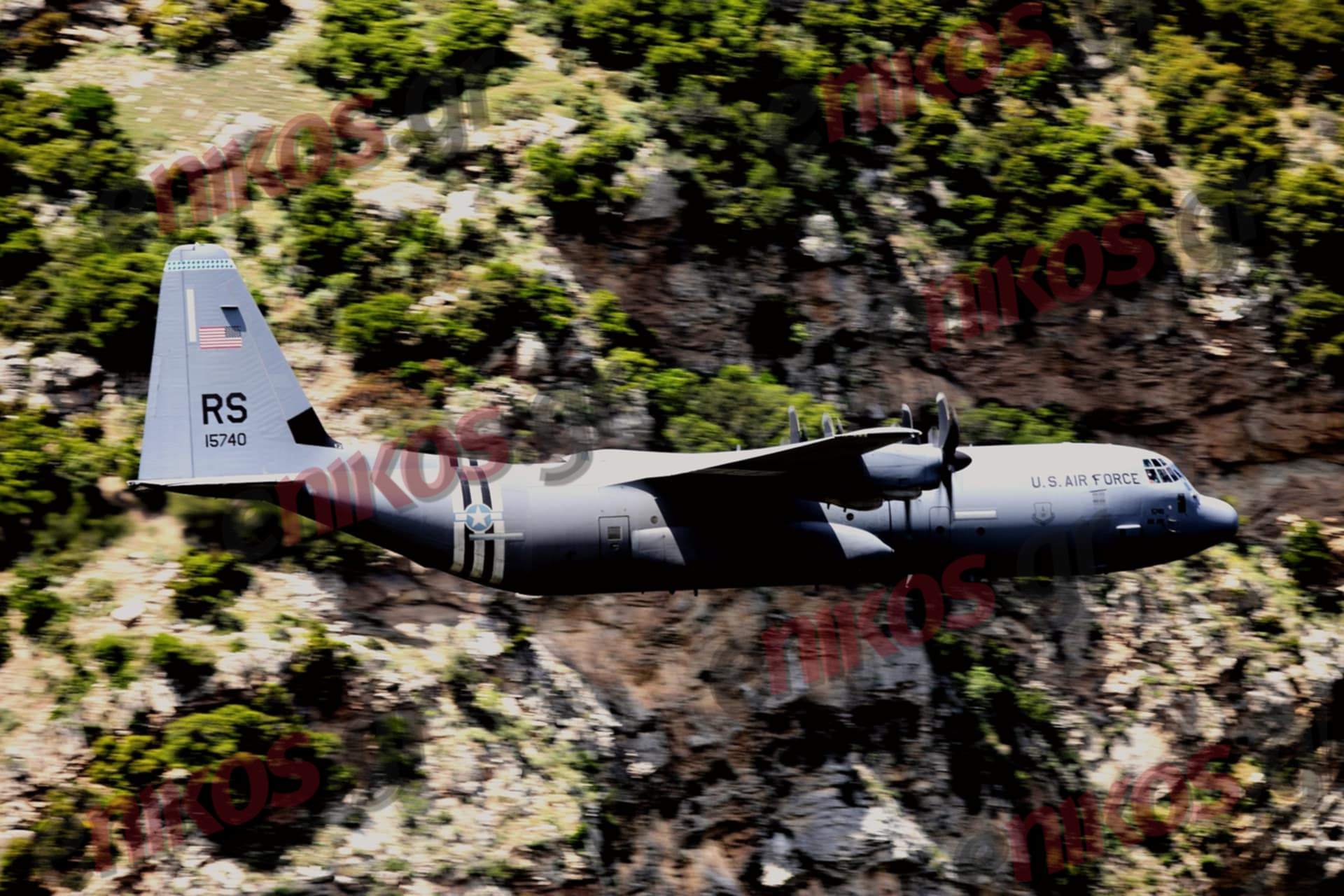 Stolen Cerberus: Ελληνικά και αμερικανικά C-130 σε εντυπωσιακές καταδύσεις στον Βουραϊκό – Συγκλονιστικές εικόνες