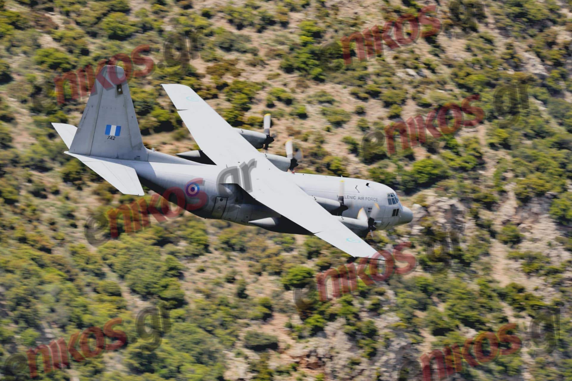 Stolen Cerberus: Ελληνικά και αμερικανικά C-130 σε εντυπωσιακές καταδύσεις στον Βουραϊκό – Συγκλονιστικές εικόνες