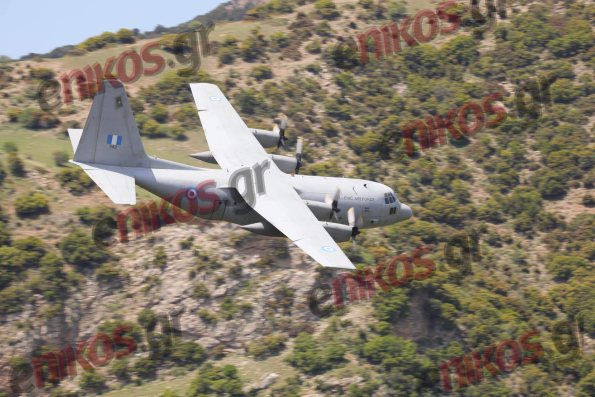 Stolen Cerberus: Ελληνικά και αμερικανικά C-130 σε εντυπωσιακές καταδύσεις στον Βουραϊκό – Συγκλονιστικές εικόνες