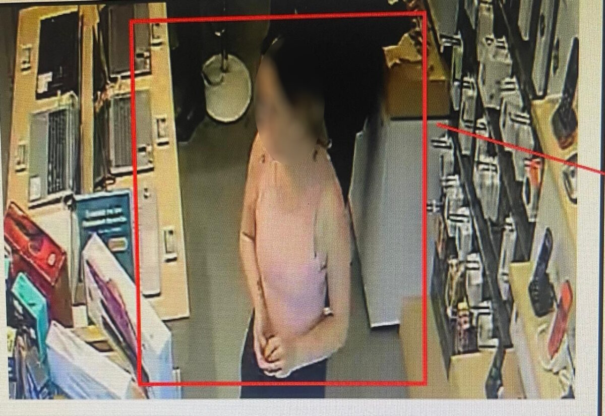 Χειροπέδες σε συμμορία ζευγαριών με πολυτελή οχήματα που λεηλατούσε κατοικίες στην Αττική – Βίντεο και φωτογραφίες από τη δράση τους 22 Στη συμμορία συμμετείχαν και γυναίκες