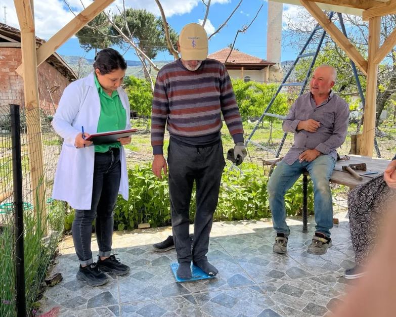 Τουρκία: Επιχείρηση με ζυγαριές και μεζούρες σε δρόμους και πλατείες για το κυνήγι υπέρβαρων – Σάλος αντιδράσεων 10 Τουρκία: Επιχείρηση με ζυγαριές και μεζούρες σε δρόμους και πλατείες για το κυνήγι υπέρβαρων – Σάλος αντιδράσεων