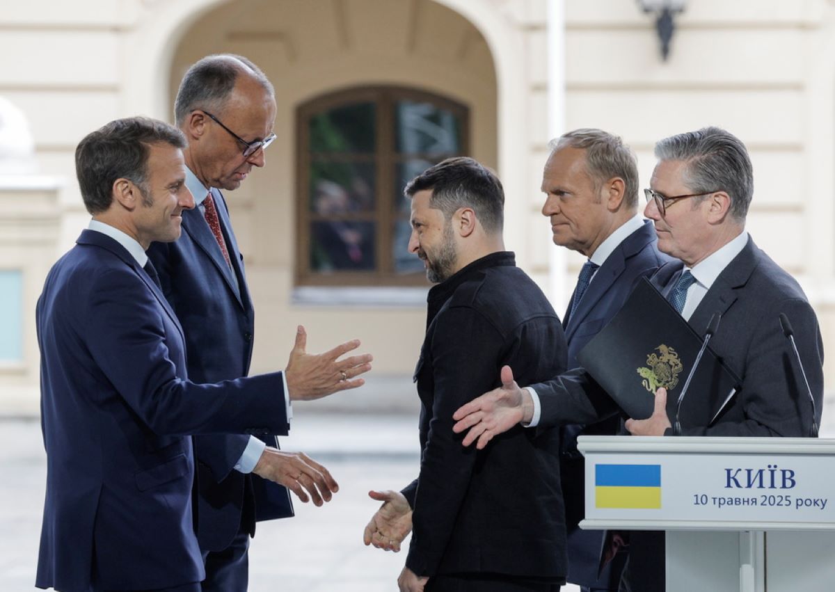 Ουκρανία: Με το τελεσίγραφο η Ευρώπη επιχειρεί να αποκαλύψει το παιχνίδι του Πούτιν – Τι κρύβει η αλλαγή στρατηγικής του Βερολίνου 4 Κιρ Στάρμερ Βολοντίμιρ Ζελένσκι Εμανουέλ Μακρόν Ντόναλντ Τουσκ Φρίντριχ Μερτς