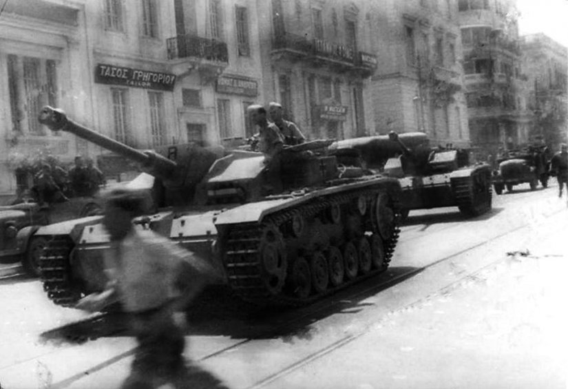 22 Ιουλίου 1943: Η μεγαλειώδης αντικατοχική διαδήλωση στο κέντρο της Αθήνας – 400 χιλιάδες άνθρωποι στο δρόμο 15 22 Ιουλίου 1943: Η μεγαλειώδης αντικατοχική διαδήλωση στο κέντρο της Αθήνας – 400 χιλιάδες άνθρωποι στο δρόμο