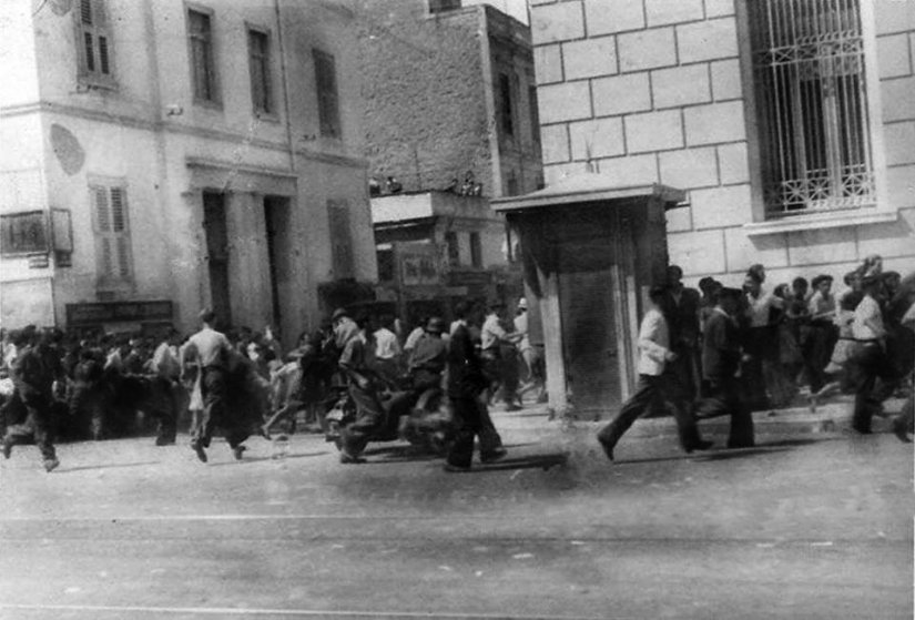 22 Ιουλίου 1943: Η μεγαλειώδης αντικατοχική διαδήλωση στο κέντρο της Αθήνας – 400 χιλιάδες άνθρωποι στο δρόμο 19 22 Ιουλίου 1943: Η μεγαλειώδης αντικατοχική διαδήλωση στο κέντρο της Αθήνας – 400 χιλιάδες άνθρωποι στο δρόμο
