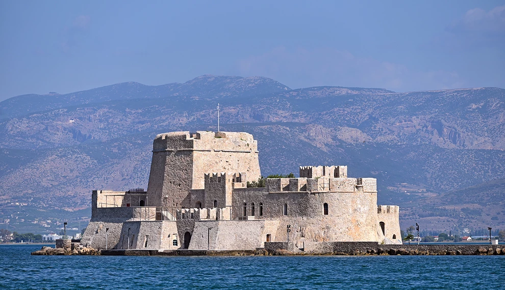Μπούρτζι: Ποια είναι η ιστορία και τα «μυστικά» του παρελθόντος 6 Μπούρτζι: Ποια είναι η ιστορία και τα «μυστικά» του παρελθόντος