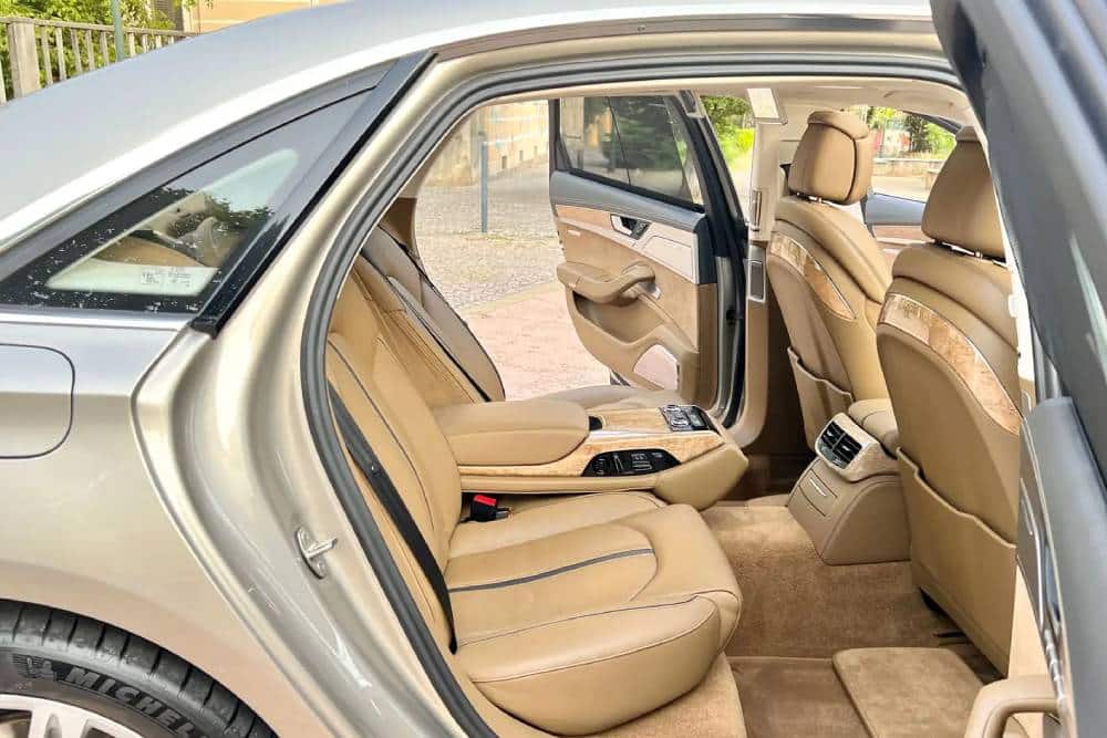 Audi A8 πωλείται αφού στέγνωσε οικονομικά τον κάτοχο