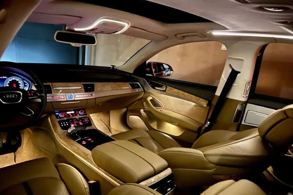 Audi A8 πωλείται αφού στέγνωσε οικονομικά τον κάτοχο