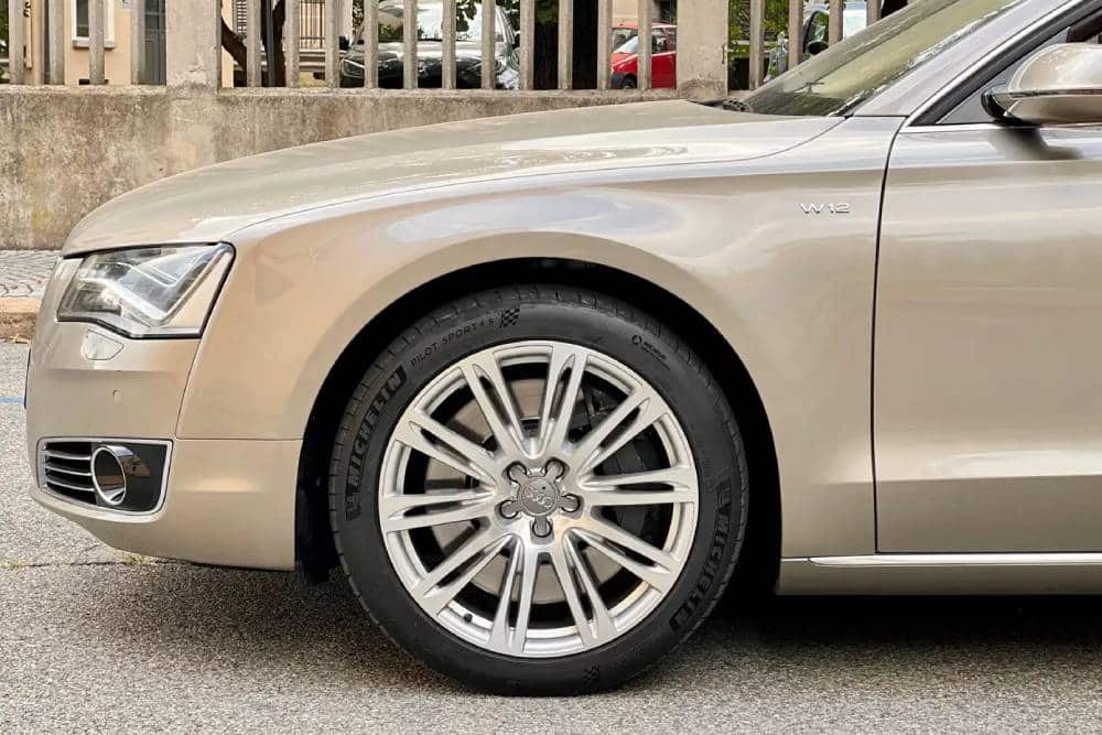 Audi A8 πωλείται αφού στέγνωσε οικονομικά τον κάτοχο