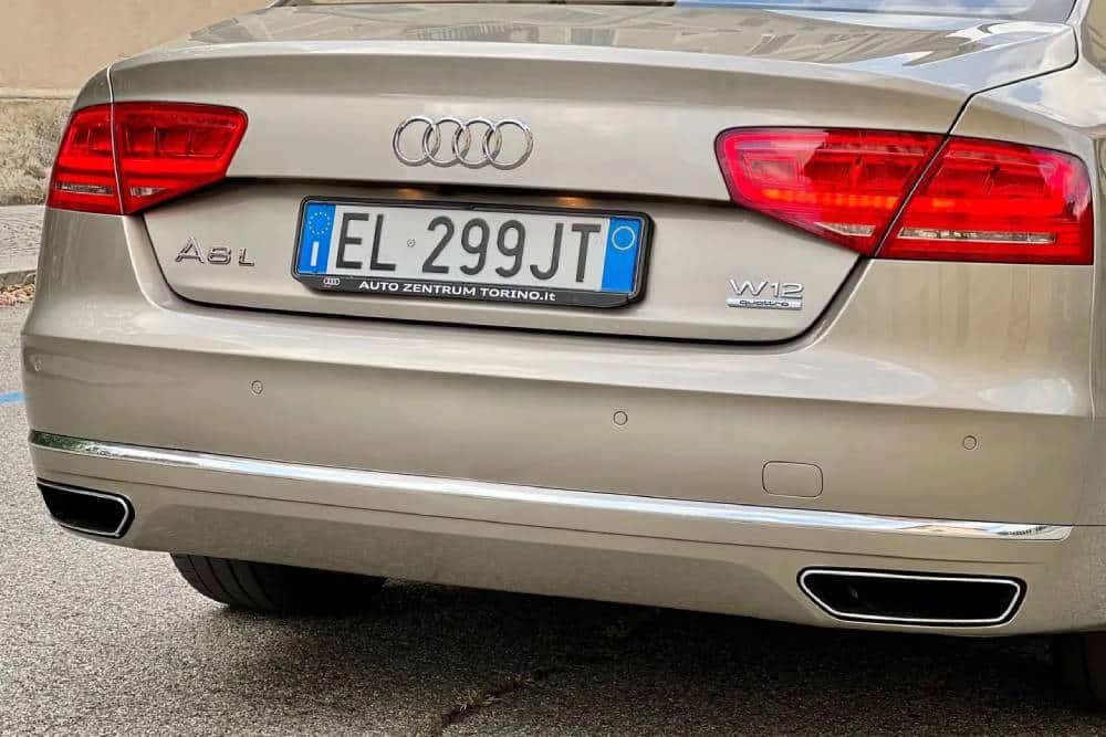 Audi A8 πωλείται αφού στέγνωσε οικονομικά τον κάτοχο