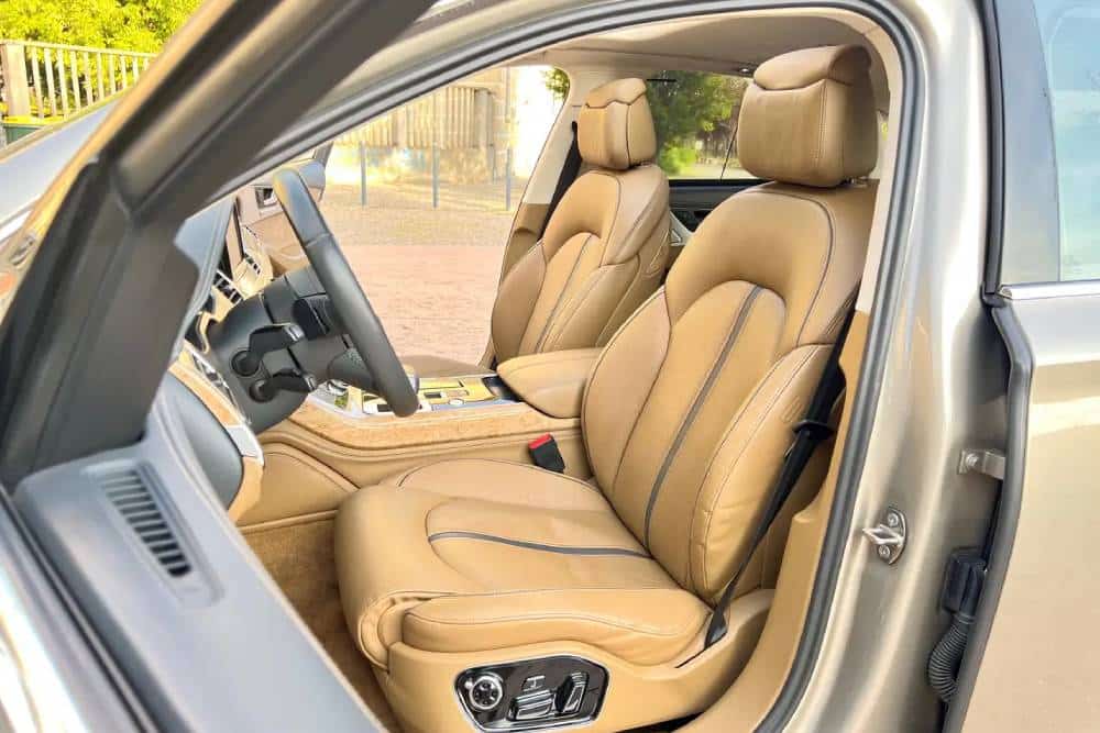 Audi A8 πωλείται αφού στέγνωσε οικονομικά τον κάτοχο