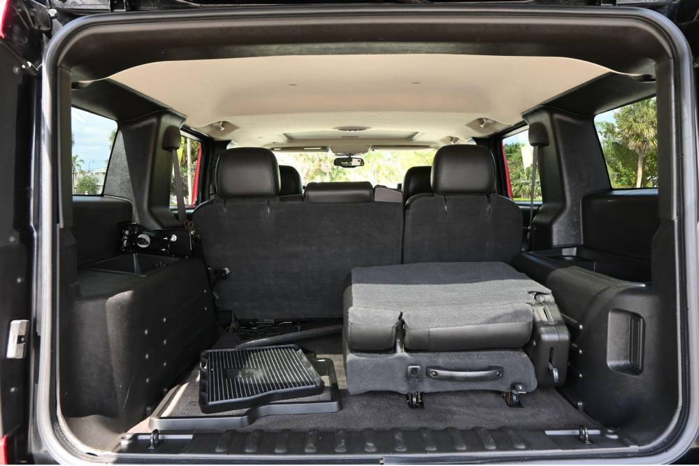 Ευκαιρία-σοκ: Hummer H2 πωλείται μόλις 8.000 ευρώ