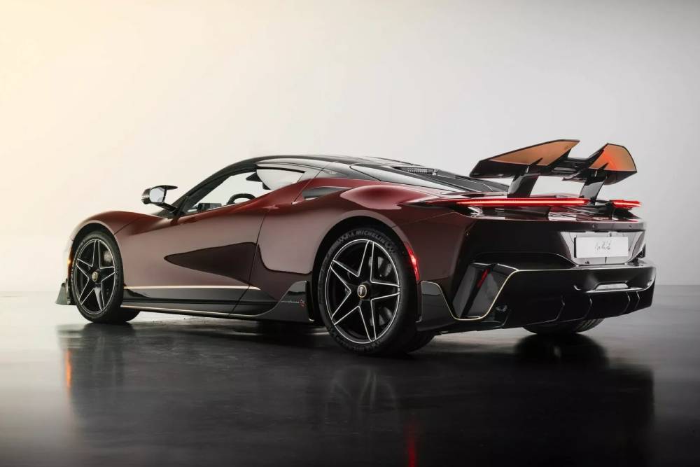 Ο Pininfarina εκτοξεύεται στα 95 χρόνια με 2.000 άγρια άλογα