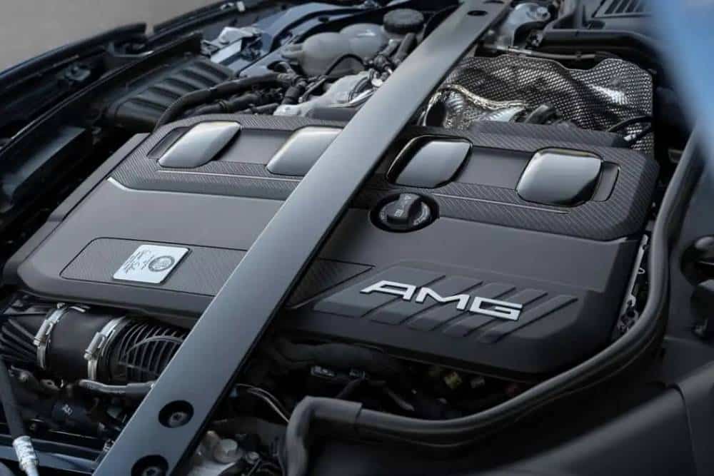Η Mercedes επιμένει στους παραδοσιακούς κινητήρες καύσης