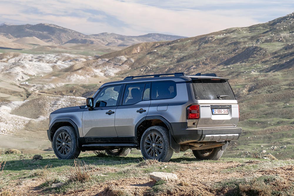 Νέο Toyota Land Cruiser γίνεται επιτέλους υβριδικό
