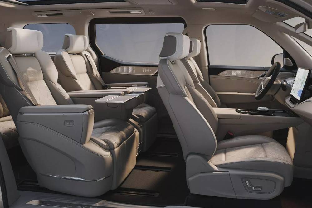 Νέο Volvo EM90: Το εντυπωσιακό διαμάντι των VIP μετακινήσεων